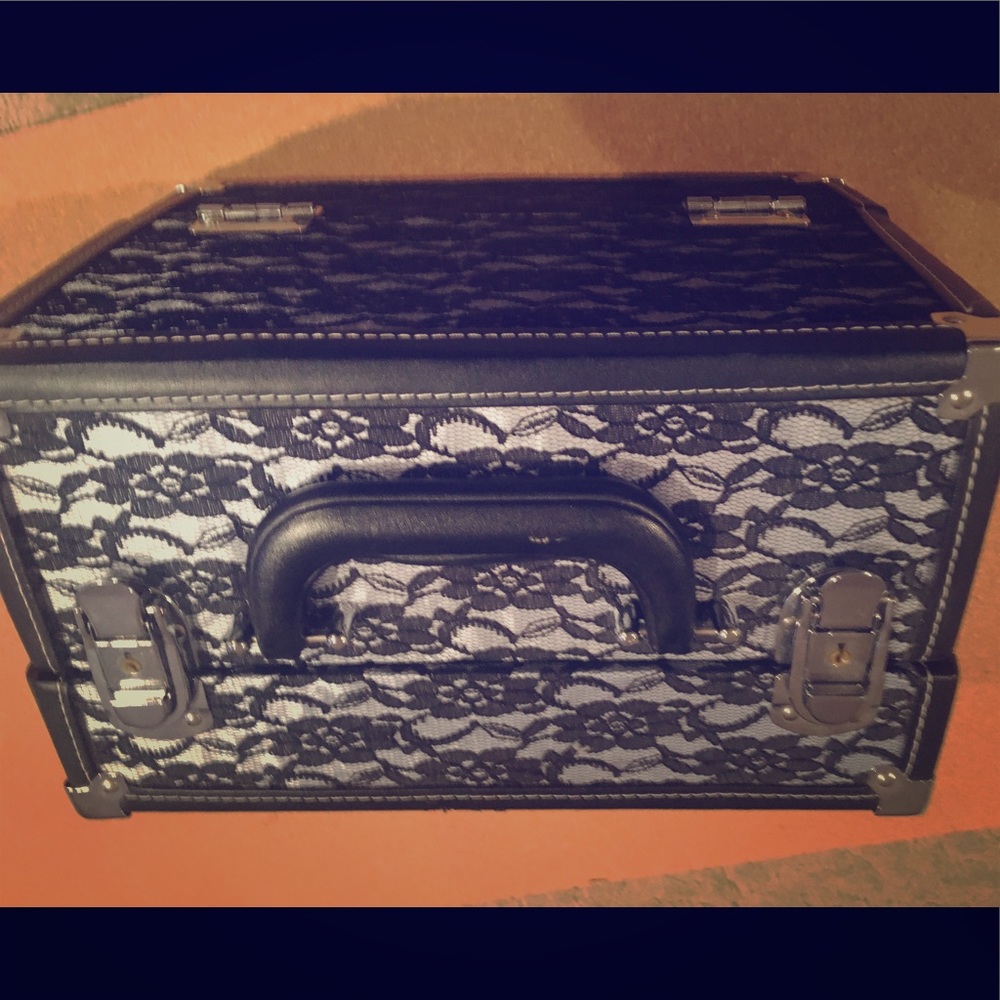 Caboodles make up case
